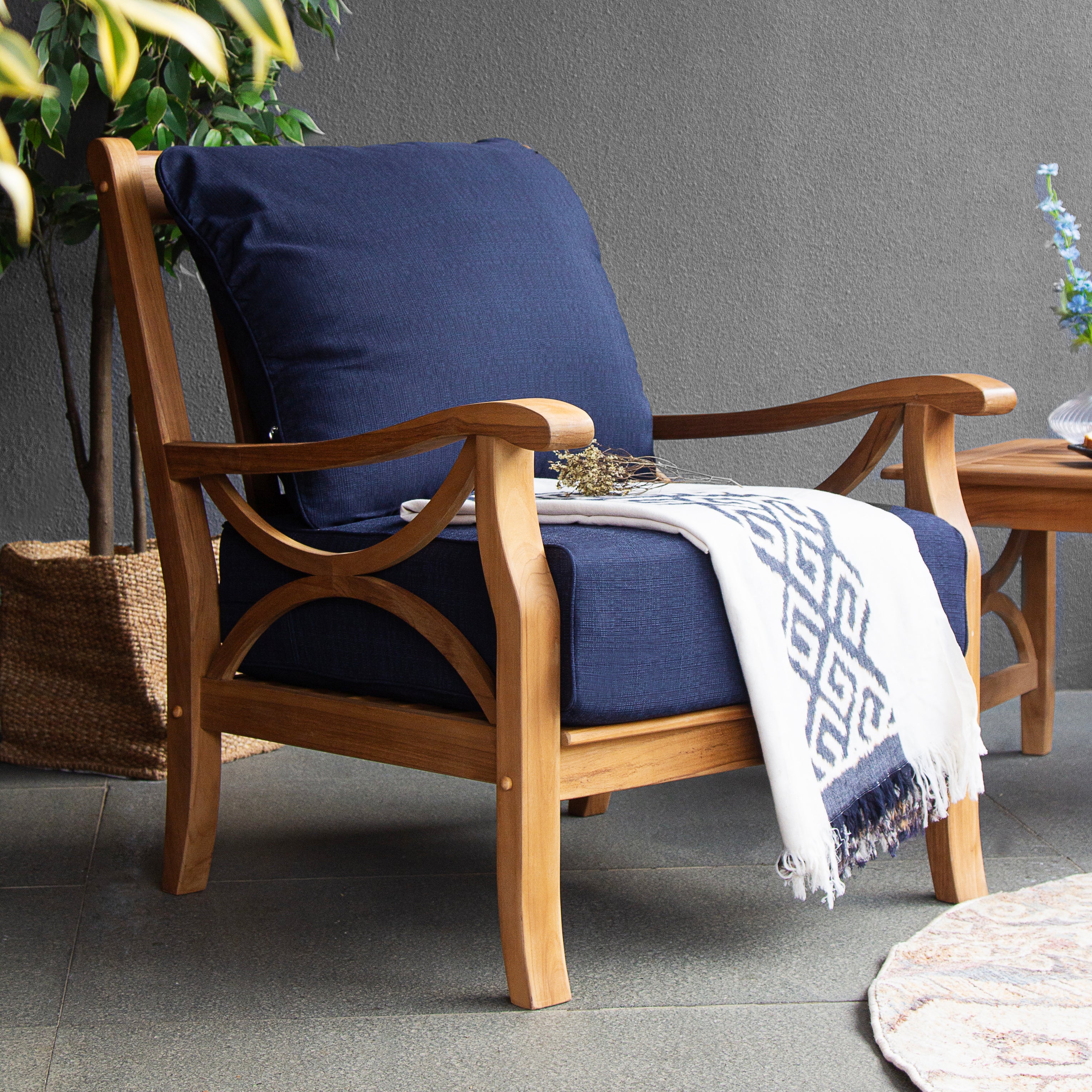 Abbington Teak Wood 5 Piece Outdoor Seating Set with Navy Cushion - Image 3